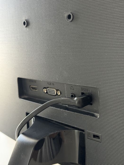 Monitor LED Curbat Samsung LC27F390FHUXEN