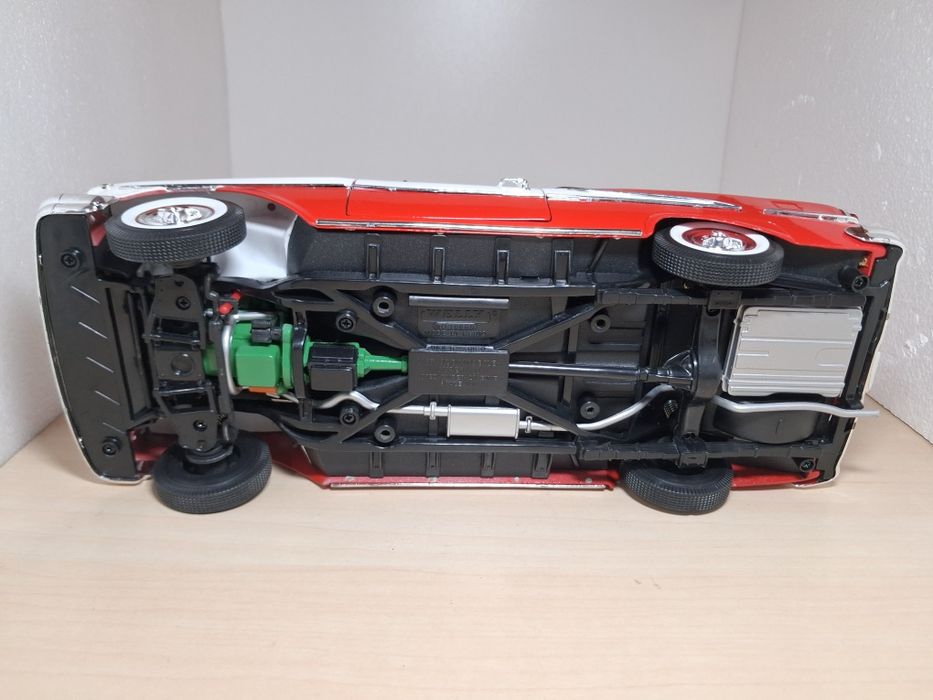 Scara 1:18 oldsmobile welly