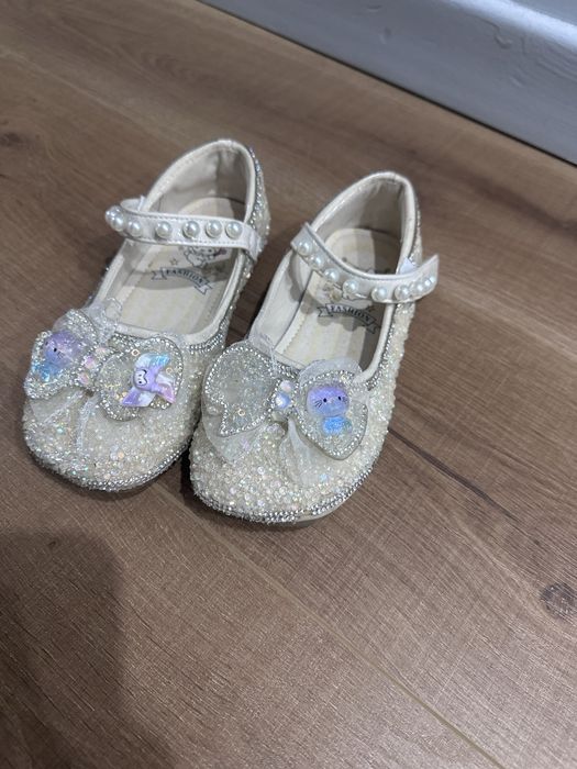 Продам туфли детские, нарядные, но супер удобные