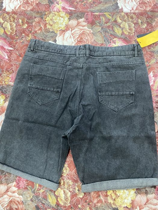 Джинсовые шорты серый