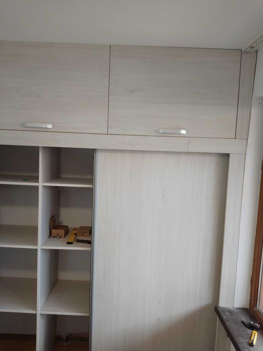 montare scaun birou pat dormitor etajera vitrina canapea comoda dulap