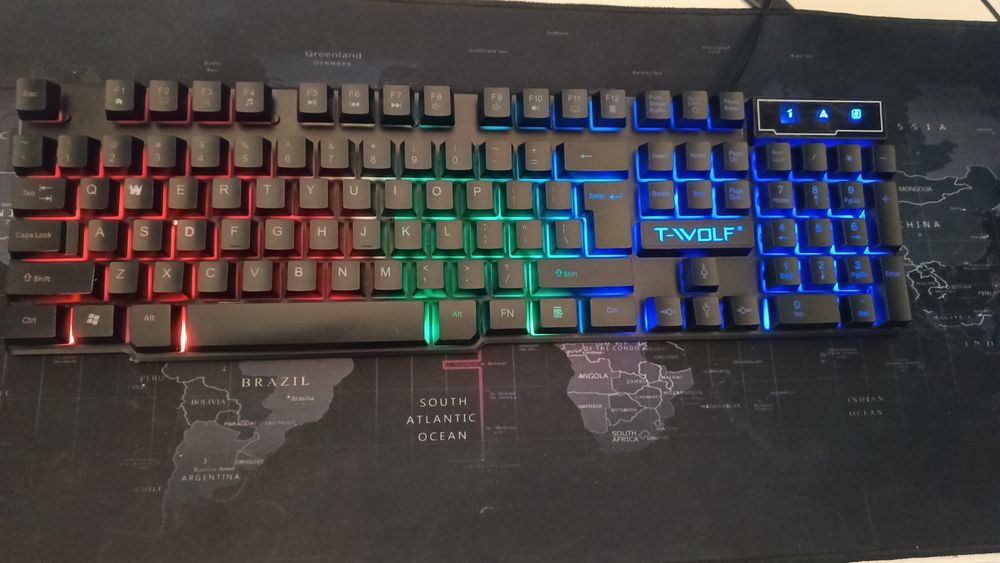 Klaviatura membranli va simli ishlashi yaxshi RGB yoritgich