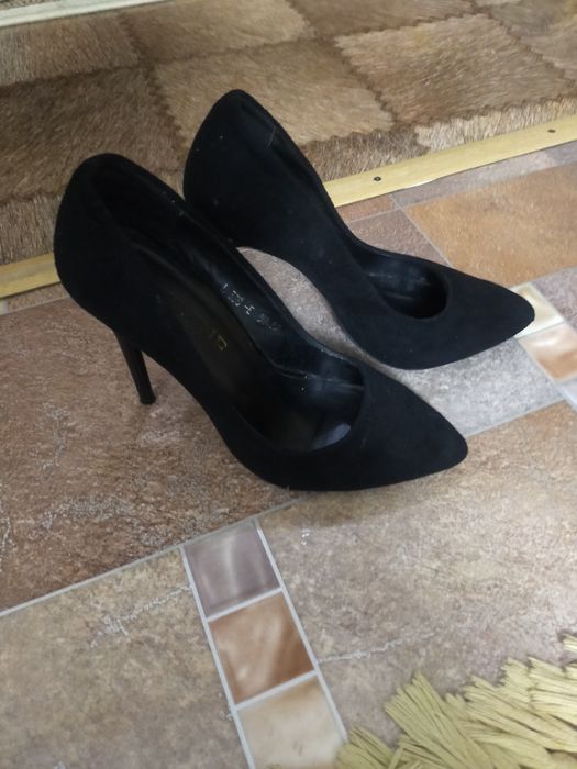 Продам туфли замшевые