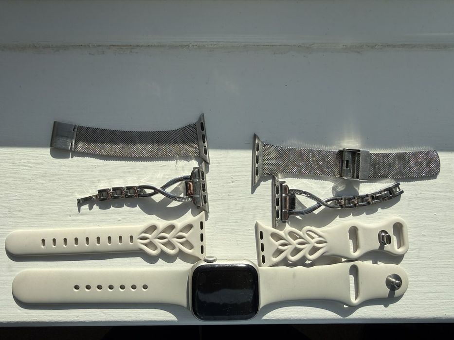 Apple Watch Series 7 - като нов + 4 каишки (вкл. оригинална)