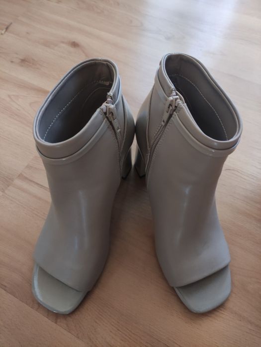 Botine dama,decupate in fata