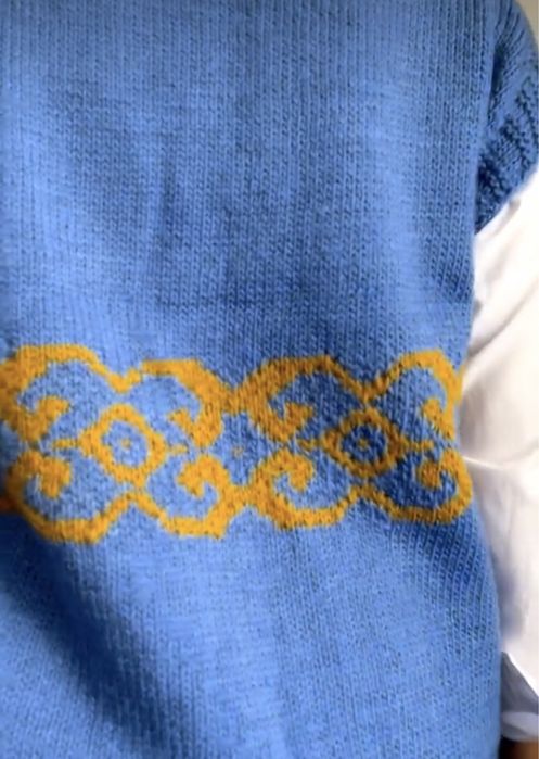 Продам вязанный жилет