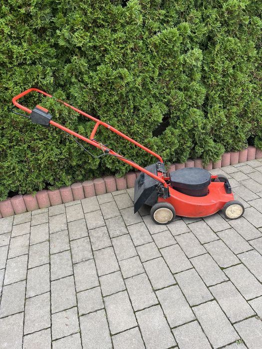 Vand masina de tuns iarba