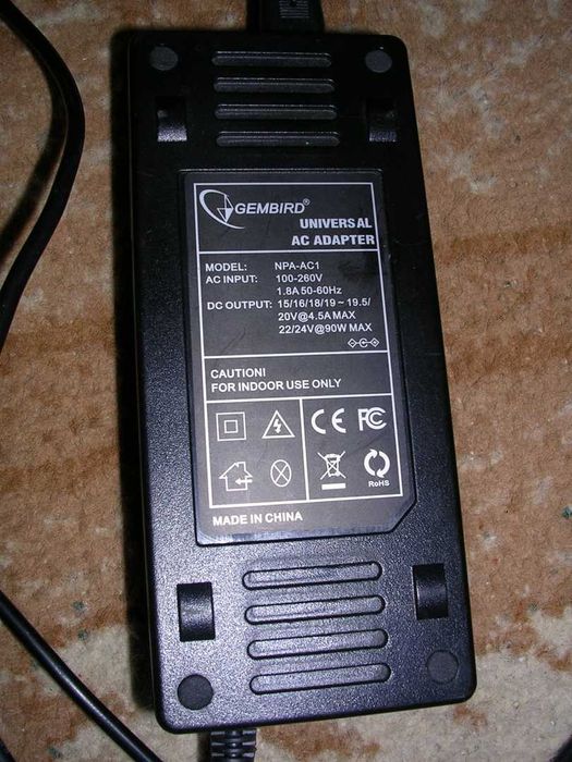 Лаптоп Toshiba Сателит със зарядно
