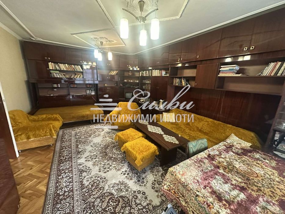 Тристаен ТУХЛЕН апартамент с ГАРАЖ - кв. Център!