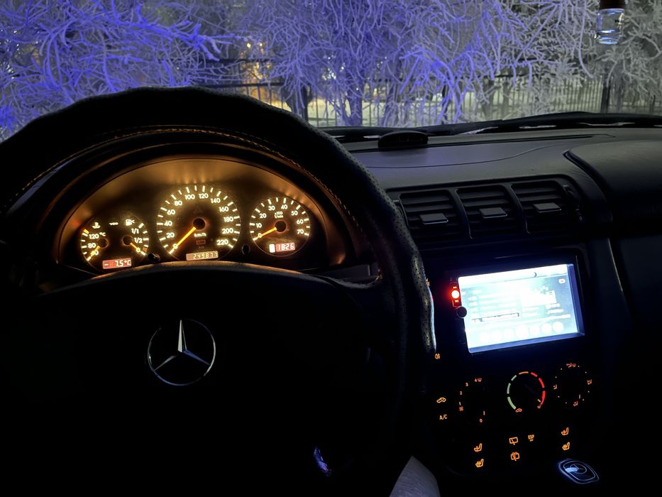 Мерседес ML320 в отличном состояний