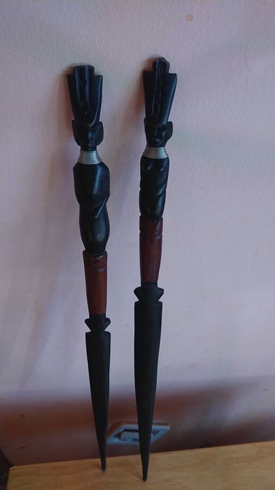 Sabie sculptata lemn Abanos