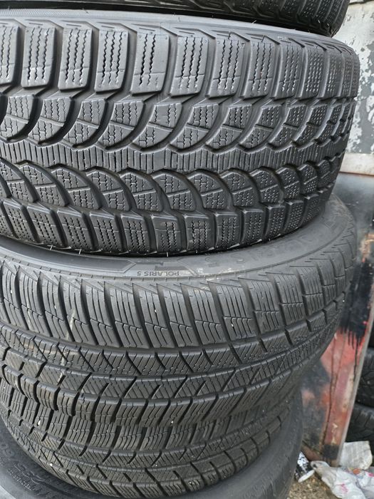 2бр. 215 40 17 Bridgstone зимни.
