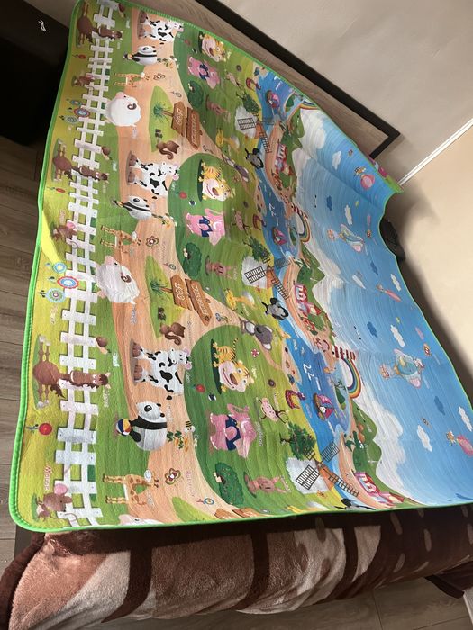 Двулицев килим за игра