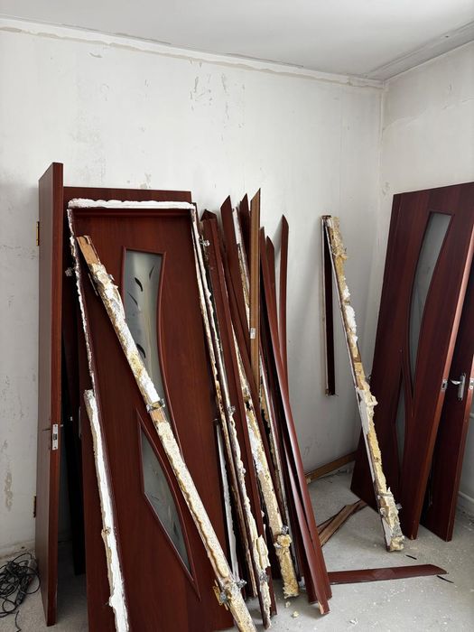 Продается бу внутренние двреи