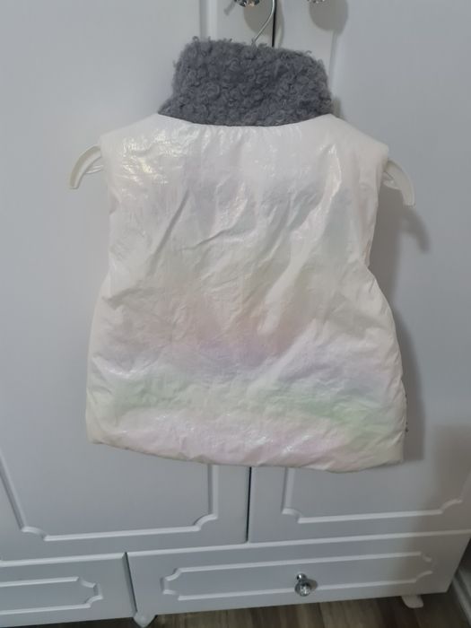 Продам безрукавку на девочку или мальчика турецкая.