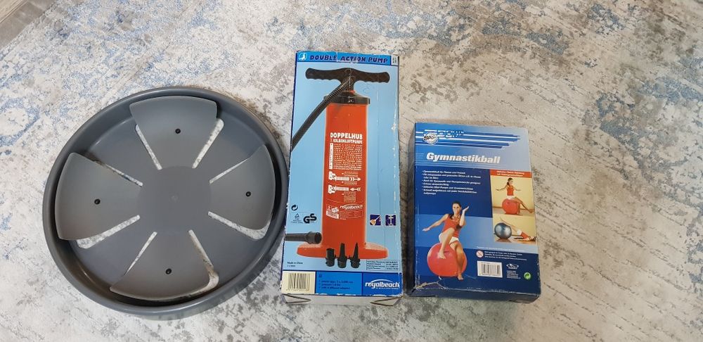 Продам гимнастический мяч в комплекте с насосом и подставкой