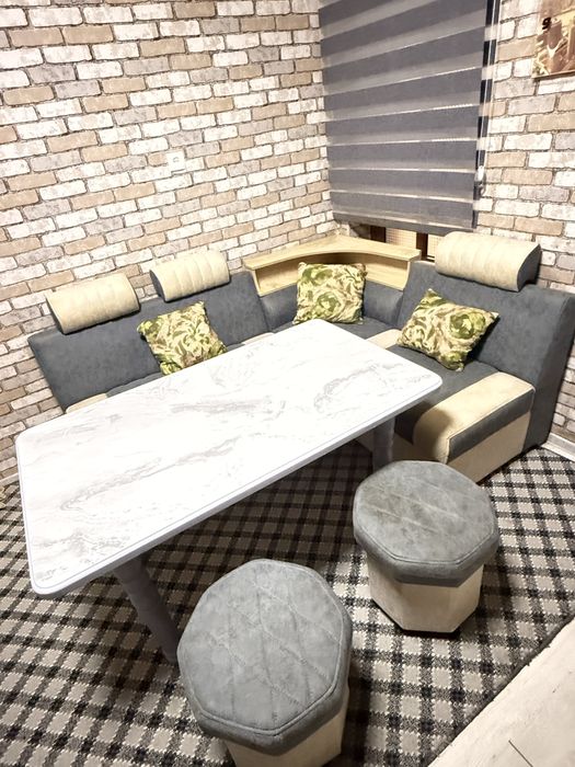 Ugolok oshxona uchun rangi kulrang