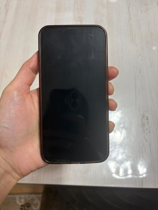 IPhone 13 в цвете хаки