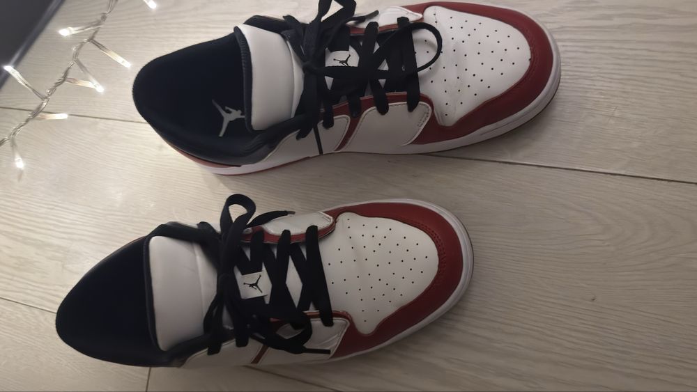 Покупаете один, второй кроссовок в подарок!!!