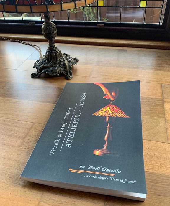 Carte "Vitralii si Lampi Tiffany - Atelierul de Acasa"