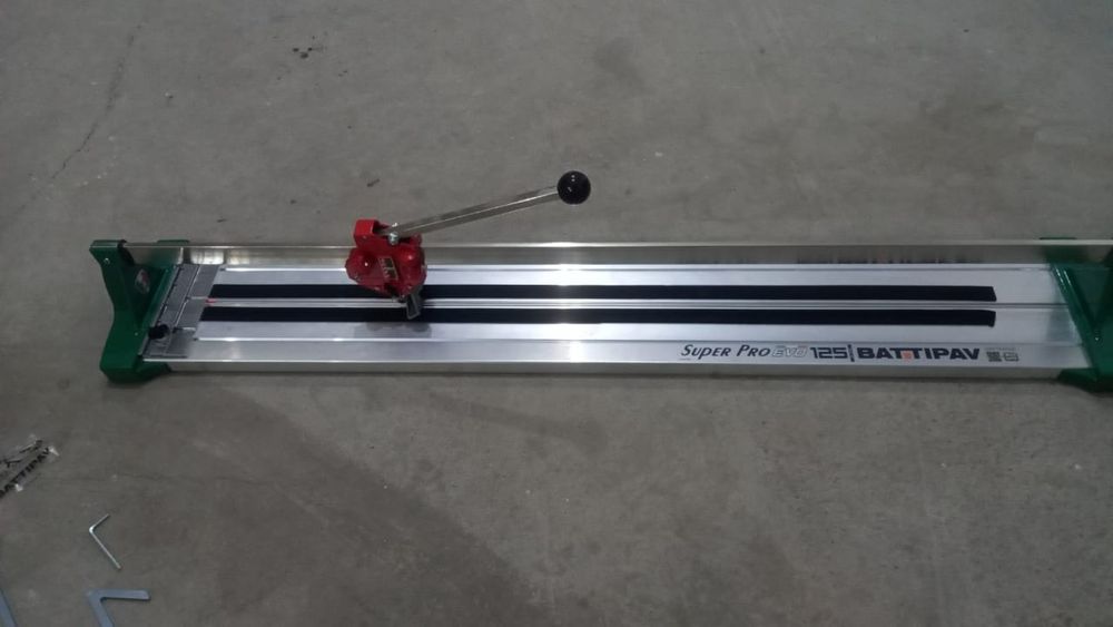 Кафельшик мастер своего дело