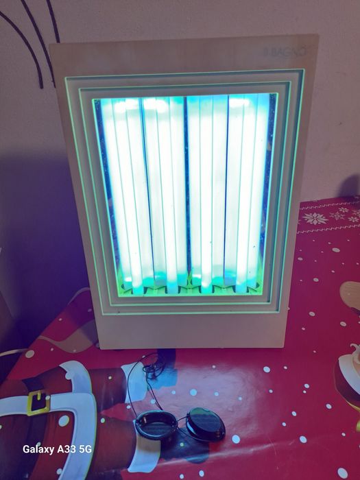 Aparat de bronzat facial