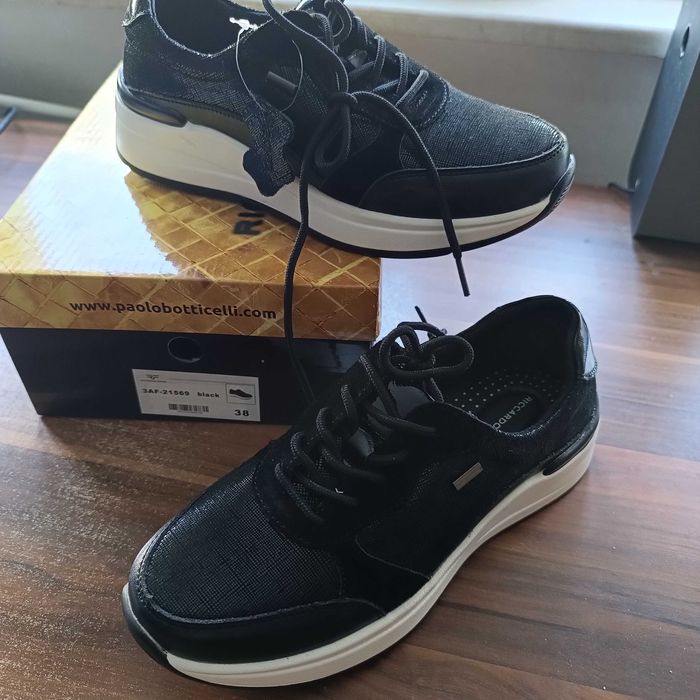 Чисто нови дамски боти и маратонки