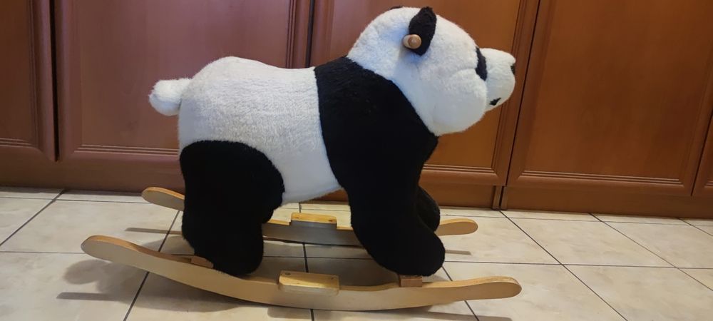 Люлееща се панда за яздене. Детска люлка