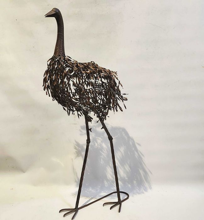 Комплект метални скулптури „Ему“