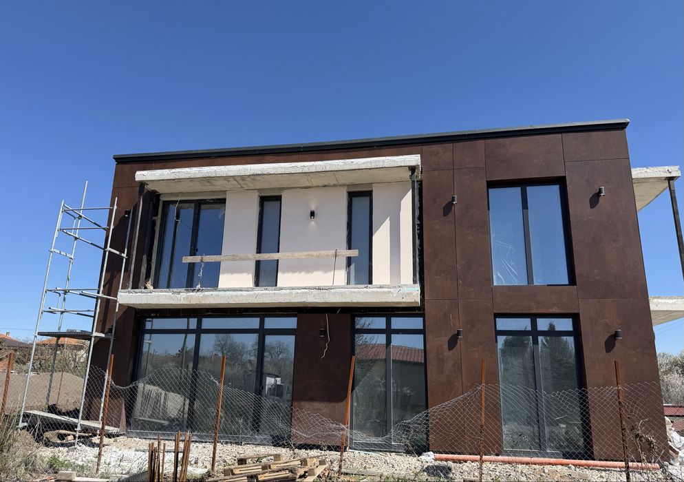 Продава се Къща в Костинброд - 218 кв.м за 1051 €/кв.м - Снимка #1