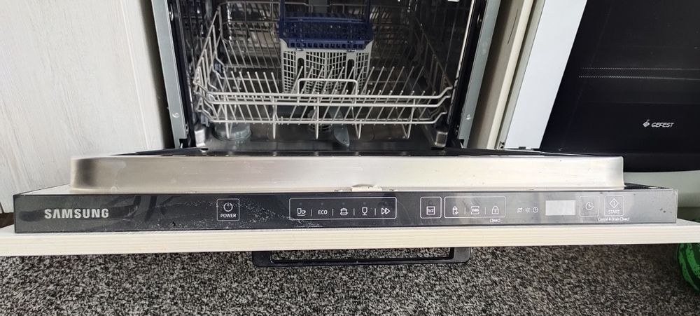 Посуда мойка Samsung DW60M5050BB