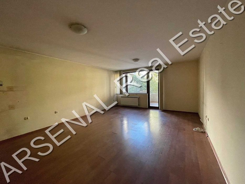 Продажба на двустаен апартамент, Медицинска академия