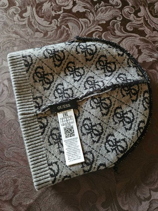 Шапка женская Guess