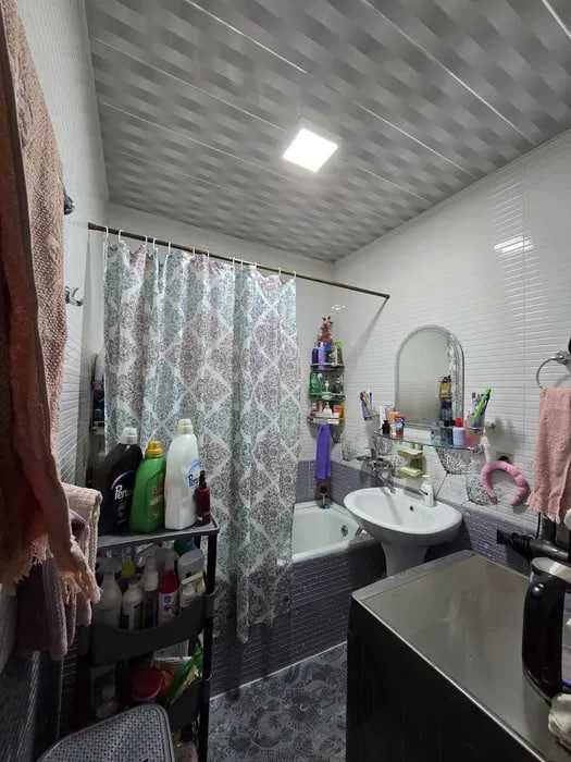 Qaratosh da 4 xonali Kvartira Sotiladi Arzon narxda !!!