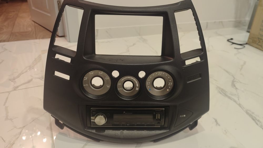 Конзола за Мицубиши Grandis