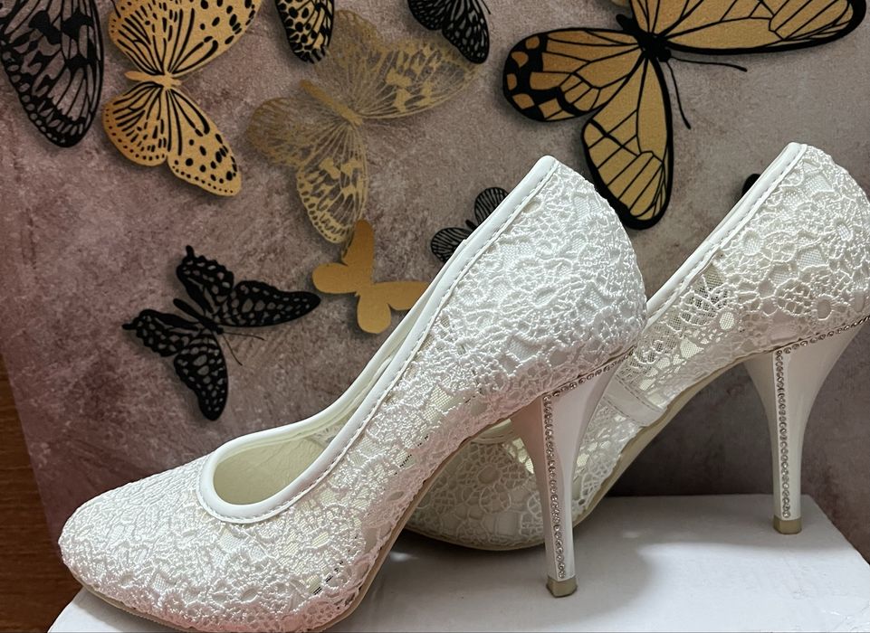 Ажурные белые туфельки