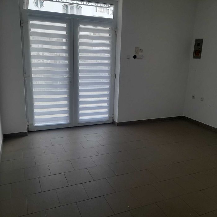 inchiriez spatiu 50 mp zona episcopie