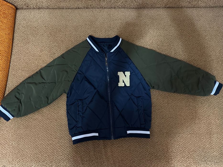 Продам ветровку в хорошем состоянии