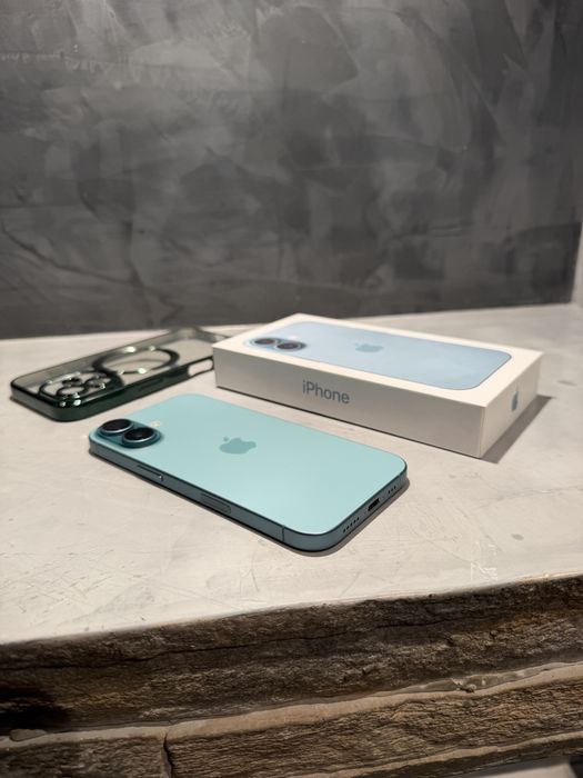 КАТО ЧИСТО НОВ Iphone 16, 98% батерия Teal