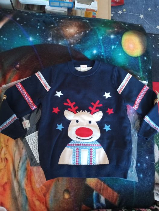 Два бр.чисто нови зимни пуловерчета за момиче или момче,ръст 120 см...