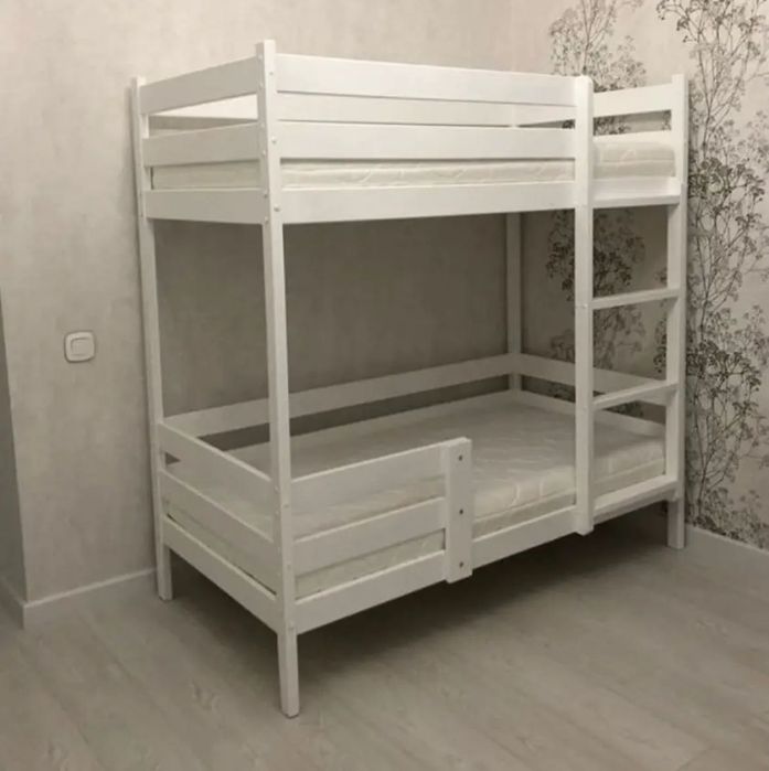 Продам детскую кровать + подарок