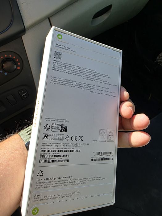 Iphone 17 Pro Max cosmic Orange
