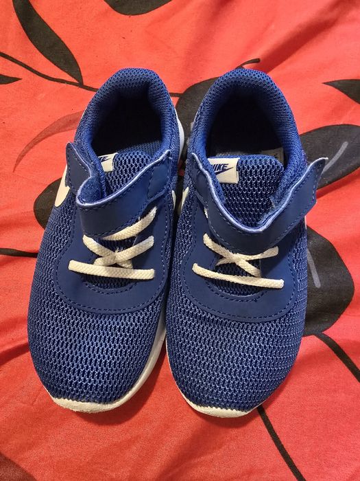 Adidasi nike marimea 27