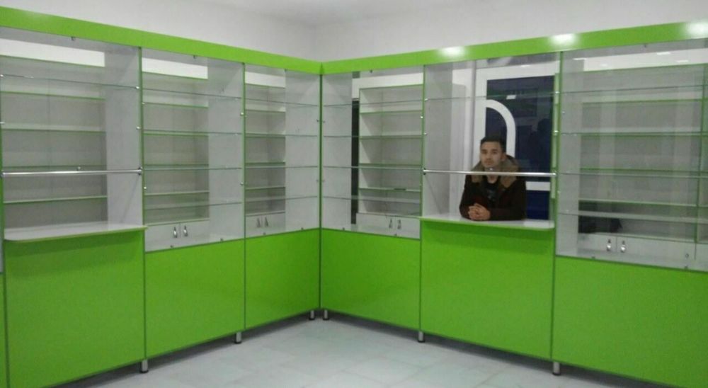 Витрина магазина Аптека таёрлаймиз.