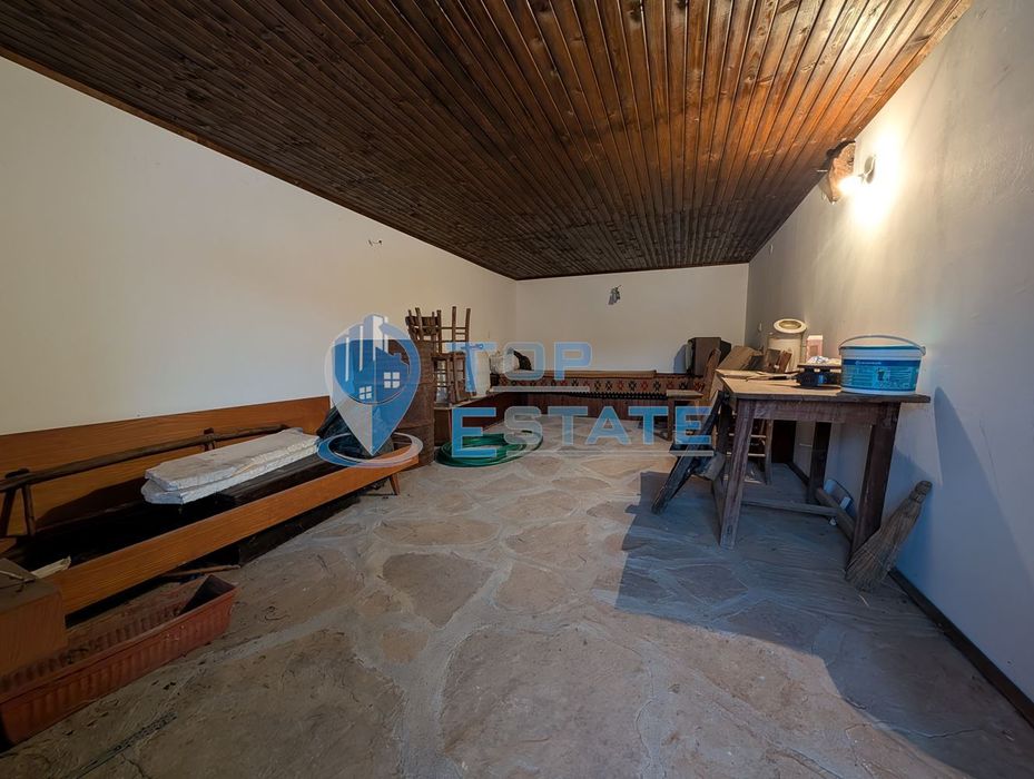 Двуетажна автентична къща в село Кисьовци, област Велико Търново