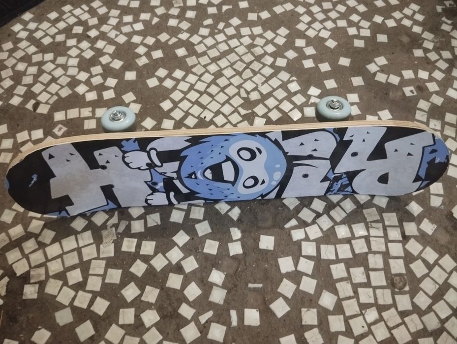 Скейтборд почти новый