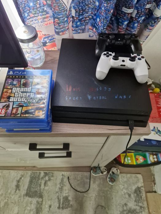 Vând urgent  Ps4 1TB