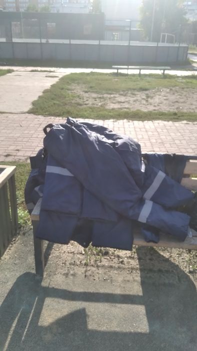 Продам зимний комбинезон штаны и две куртки