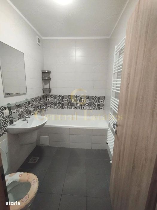 Vând apartament 2 camere Tractorul