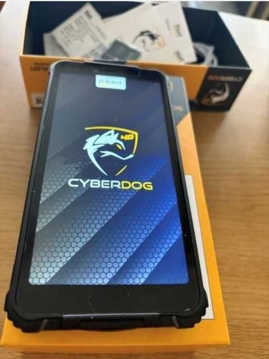 Telefon dual sim iHunt Cyber Dog 4G, are 32 GB memorie internă (ROM) și 4 GB memorie RAM